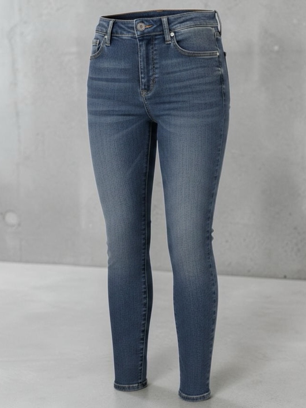 American Eagle High-Waisted Skinny Jeans Medium Wash Blue Size 12 Short